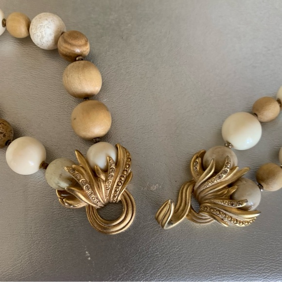 Exquisite Oscar de la Renta Natural Stone Bead Necklace - Picture 7 of 7